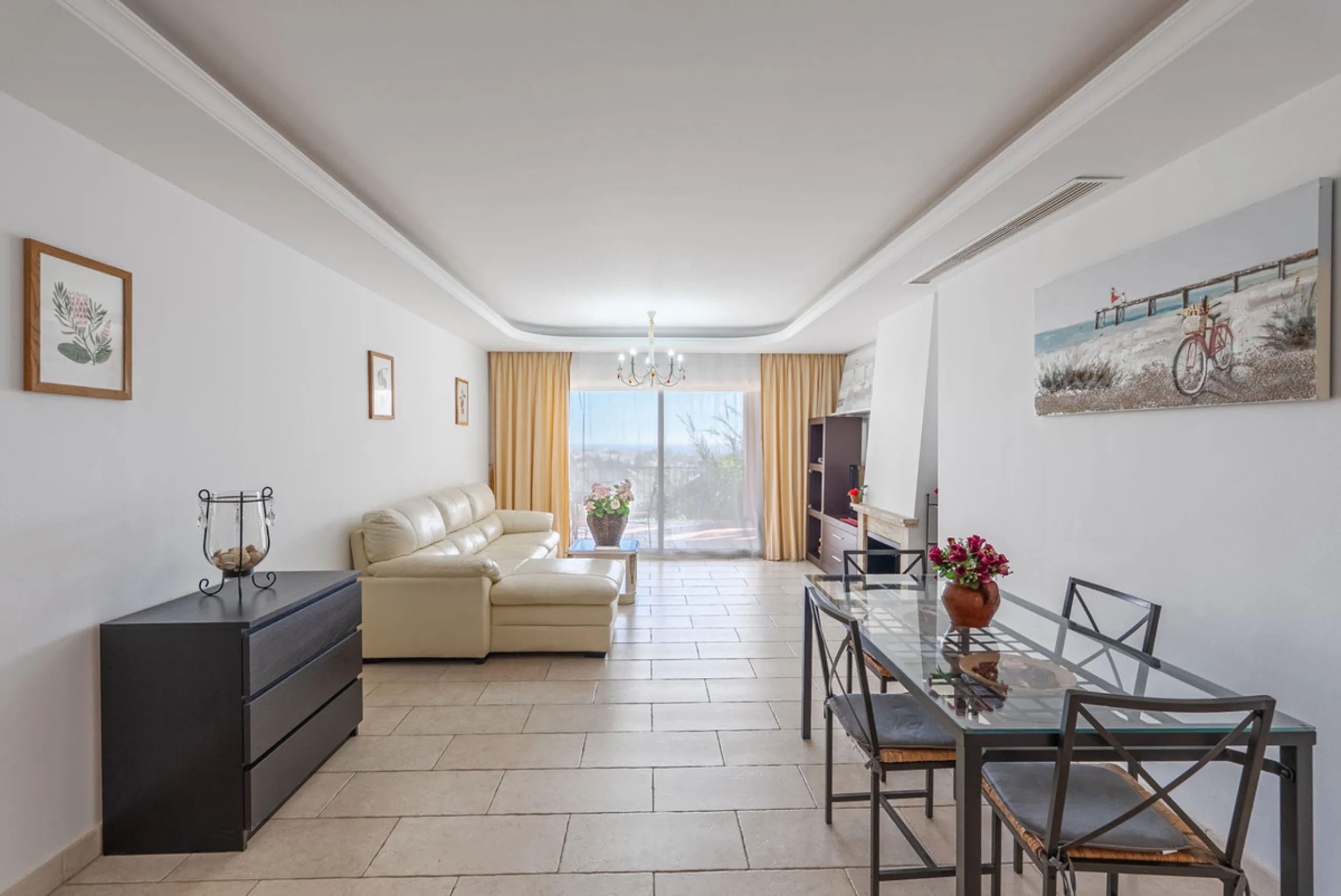 Apartment - Middle Floor Apartment в продаже в Benahavís, Málaga. В доме 2 спален и 2 ванных комнат. Площадь дома 116 м². Площадь участка 15 м²