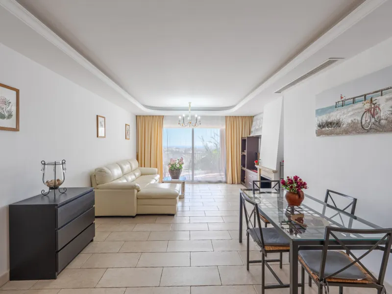 Apartment - Middle Floor Apartment в продаже в Benahavís, Málaga. В доме 2 спален и 2 ванных комнат. Площадь дома 116 м². Площадь участка 15 м²