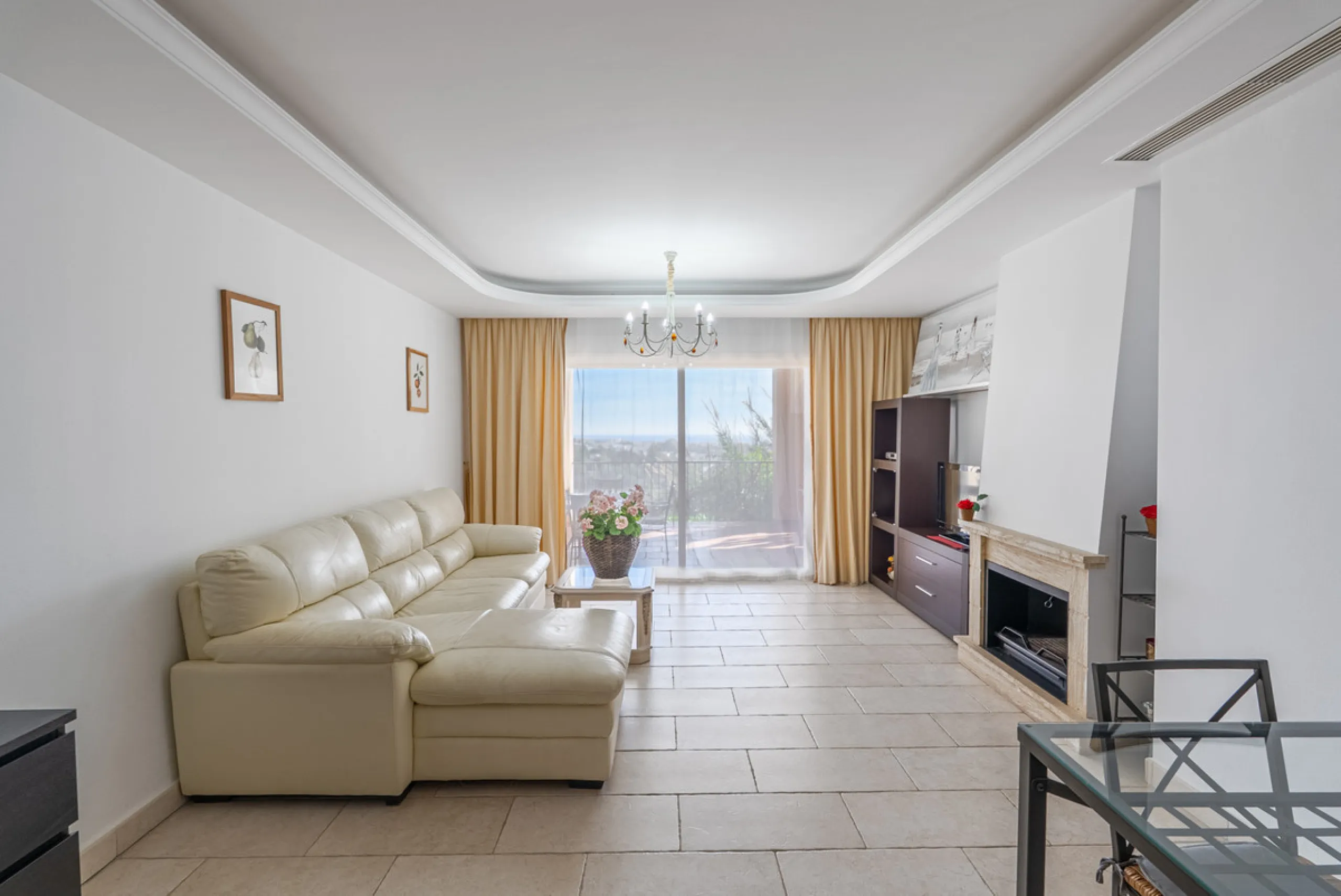 Apartment - Middle Floor Apartment в продаже в Benahavís, Málaga. В доме 2 спален и 2 ванных комнат. Площадь дома 116 м². Площадь участка 15 м²