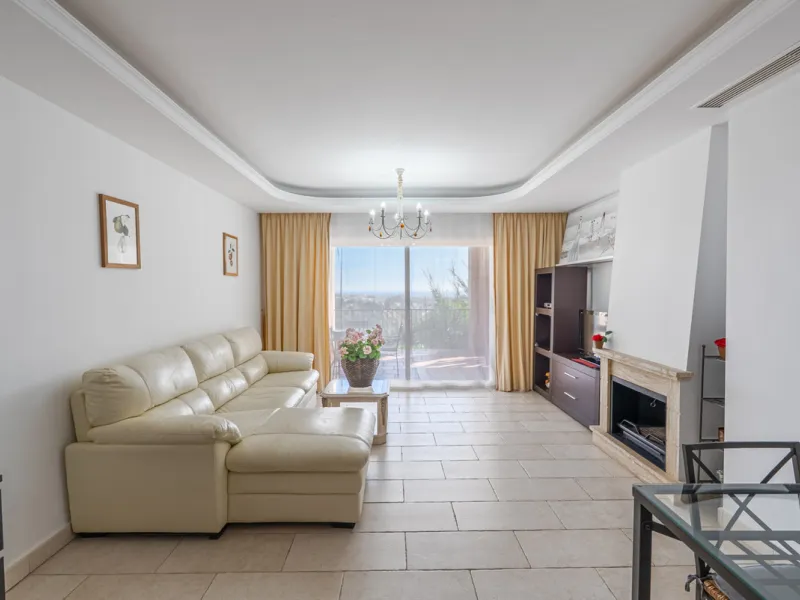 Apartment - Middle Floor Apartment в продаже в Benahavís, Málaga. В доме 2 спален и 2 ванных комнат. Площадь дома 116 м². Площадь участка 15 м²