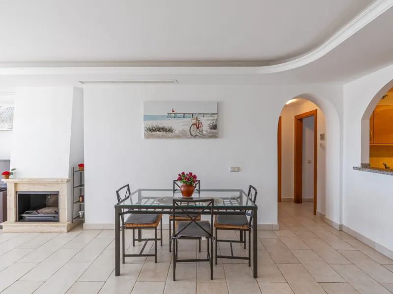 Apartment - Middle Floor Apartment в продаже в Benahavís, Málaga. В доме 2 спален и 2 ванных комнат. Площадь дома 116 м². Площадь участка 15 м²