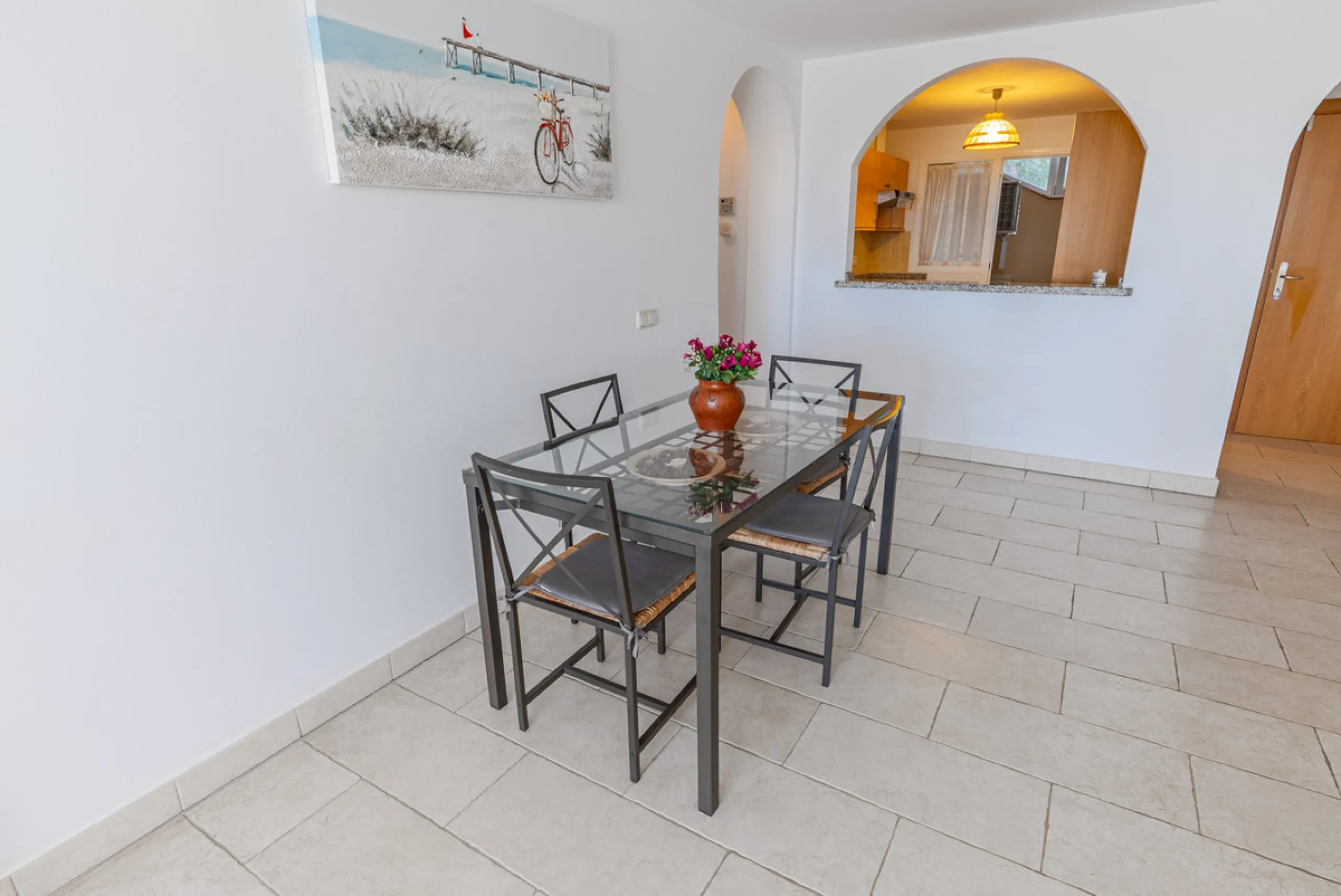 Apartment - Middle Floor Apartment в продаже в Benahavís, Málaga. В доме 2 спален и 2 ванных комнат. Площадь дома 116 м². Площадь участка 15 м²