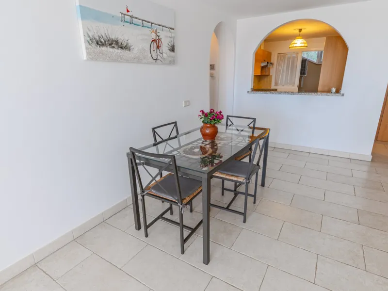 Apartment - Middle Floor Apartment в продаже в Benahavís, Málaga. В доме 2 спален и 2 ванных комнат. Площадь дома 116 м². Площадь участка 15 м²