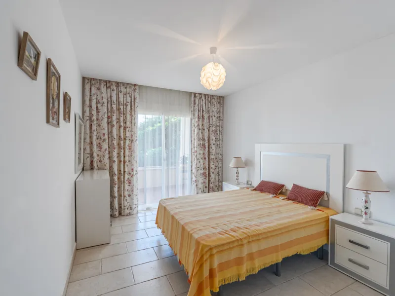 Apartment - Middle Floor Apartment в продаже в Benahavís, Málaga. В доме 2 спален и 2 ванных комнат. Площадь дома 116 м². Площадь участка 15 м²