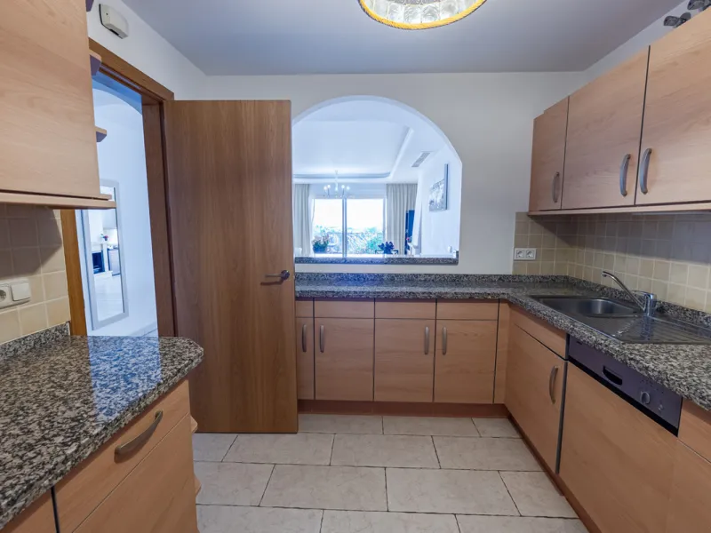 Apartment - Middle Floor Apartment в продаже в Benahavís, Málaga. В доме 2 спален и 2 ванных комнат. Площадь дома 116 м². Площадь участка 15 м²