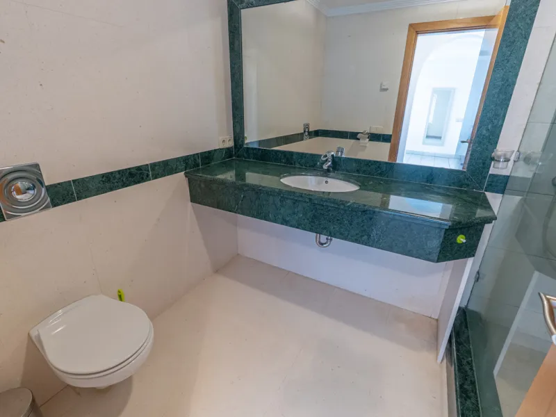 Apartment - Middle Floor Apartment в продаже в Benahavís, Málaga. В доме 2 спален и 2 ванных комнат. Площадь дома 116 м². Площадь участка 15 м²