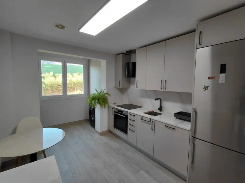 This stylishly renovated apartment is located in Camino del Pinar, one of Marbella's most peaceful and well-connected residential areas. Just a few minutes from the town centre and the beaches of the Golden Mile, it offers an exceptional combination of co