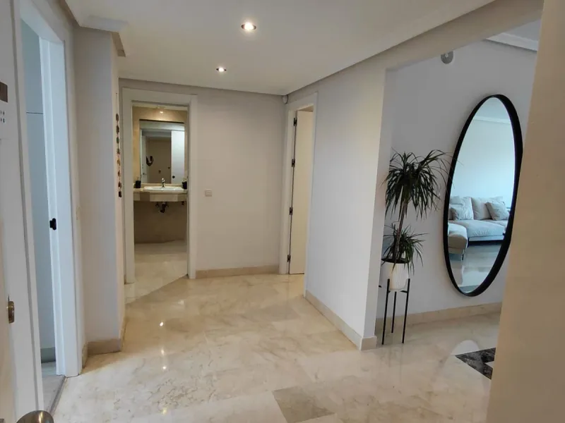 This stylishly renovated apartment is located in Camino del Pinar, one of Marbella's most peaceful and well-connected residential areas. Just a few minutes from the town centre and the beaches of the Golden Mile, it offers an exceptional combination of co
