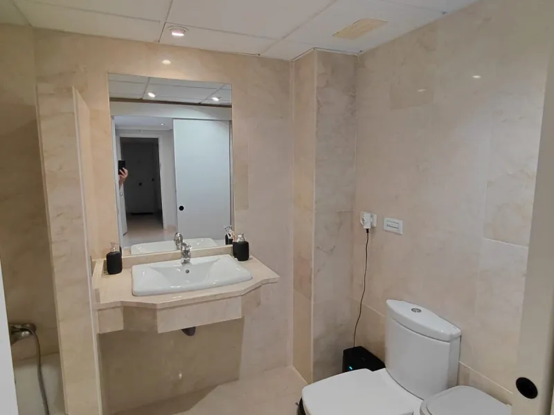 This stylishly renovated apartment is located in Camino del Pinar, one of Marbella's most peaceful and well-connected residential areas. Just a few minutes from the town centre and the beaches of the Golden Mile, it offers an exceptional combination of co
