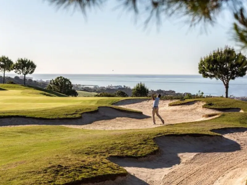 Unique opportunity to acquire a south-facing frontline golf plot in Valle Romano, Estepona, complete with an existing structure and an approved project with building license.