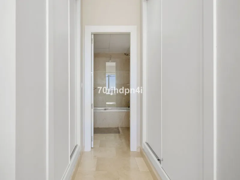 Apartment - Penthouse в продаже в Estepona, Málaga. В доме 3 спален и 2 ванных комнат. Площадь дома 116 м²