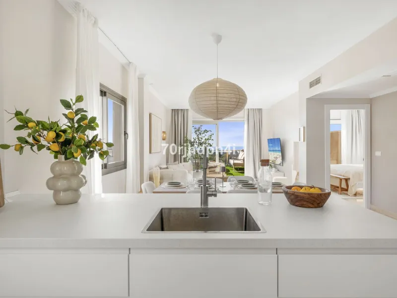 Located in the green and peaceful surroundings of La Resina Golf, this fully renovated penthouse offers a refined combination of space, comfort and open sea views. A property designed for those who want more — more light, more privacy and a higher standar