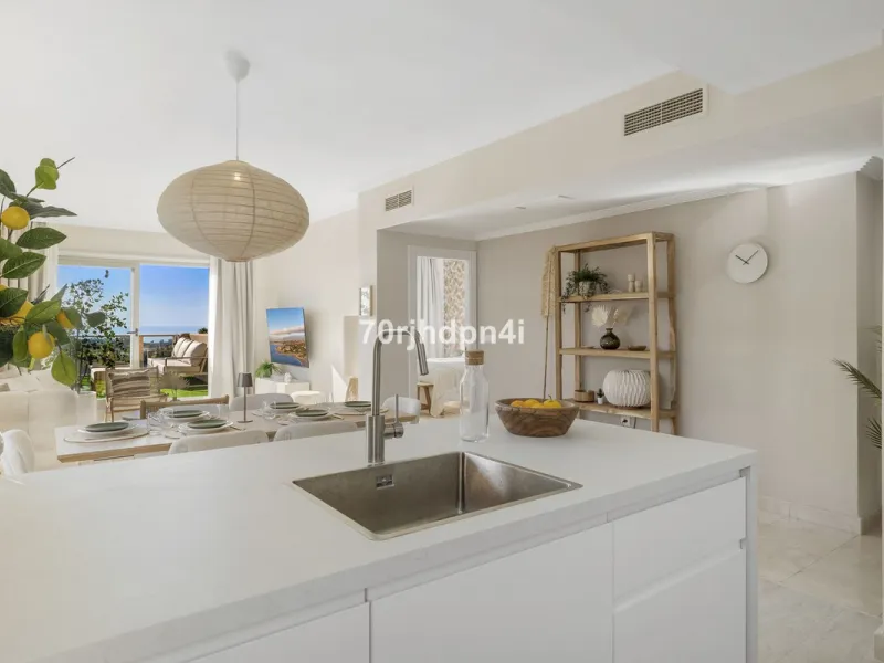 Located in the green and peaceful surroundings of La Resina Golf, this fully renovated penthouse offers a refined combination of space, comfort and open sea views. A property designed for those who want more — more light, more privacy and a higher standar