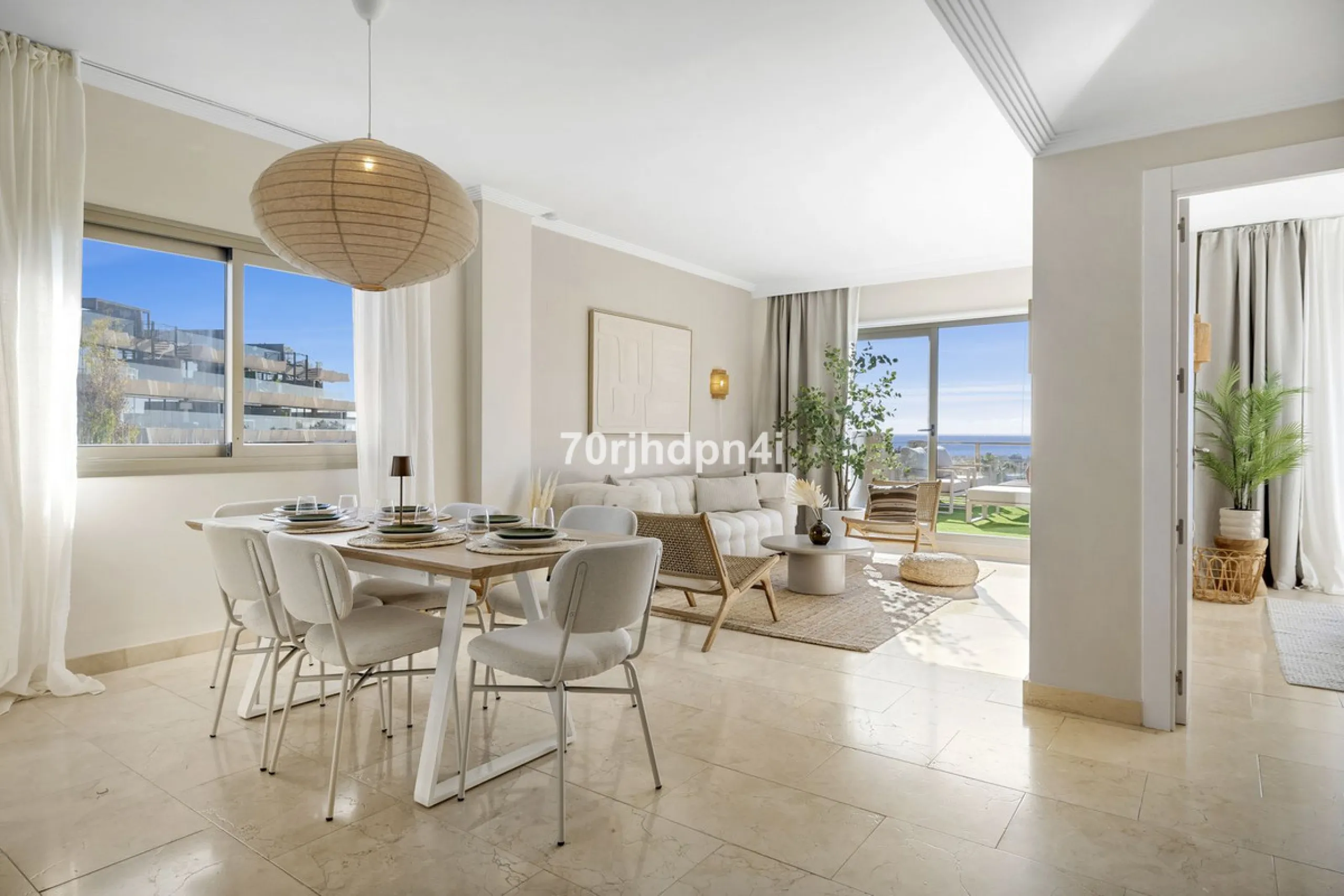 Located in the green and peaceful surroundings of La Resina Golf, this fully renovated penthouse offers a refined combination of space, comfort and open sea views. A property designed for those who want more — more light, more privacy and a higher standar