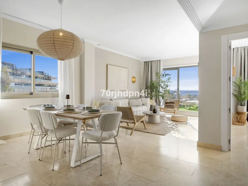 Located in the green and peaceful surroundings of La Resina Golf, this fully renovated penthouse offers a refined combination of space, comfort and open sea views. A property designed for those who want more — more light, more privacy and a higher standar