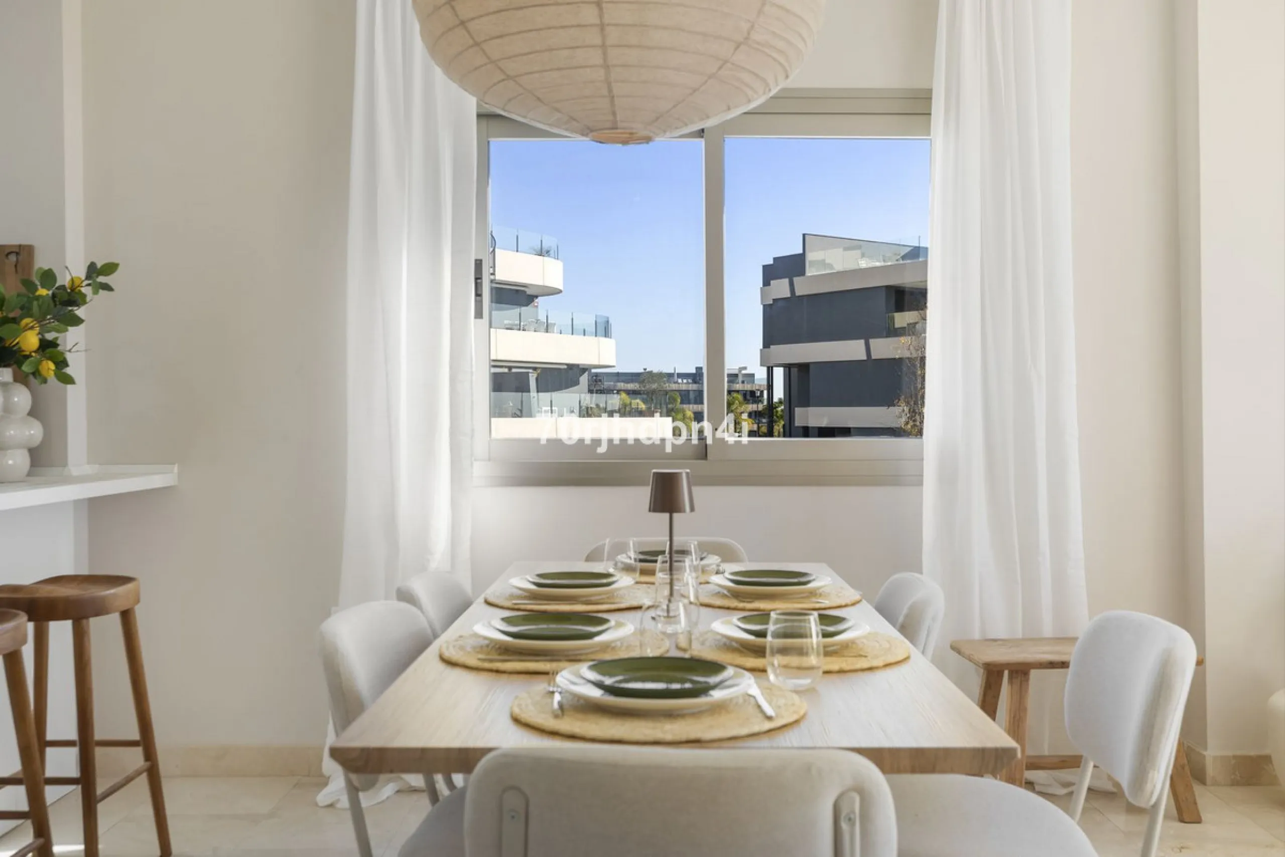 Located in the green and peaceful surroundings of La Resina Golf, this fully renovated penthouse offers a refined combination of space, comfort and open sea views. A property designed for those who want more — more light, more privacy and a higher standar