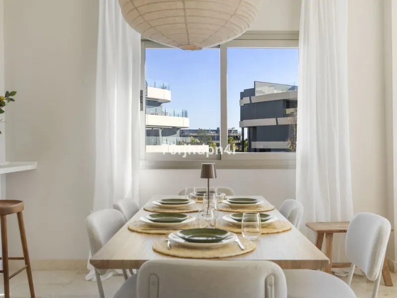 Located in the green and peaceful surroundings of La Resina Golf, this fully renovated penthouse offers a refined combination of space, comfort and open sea views. A property designed for those who want more — more light, more privacy and a higher standar