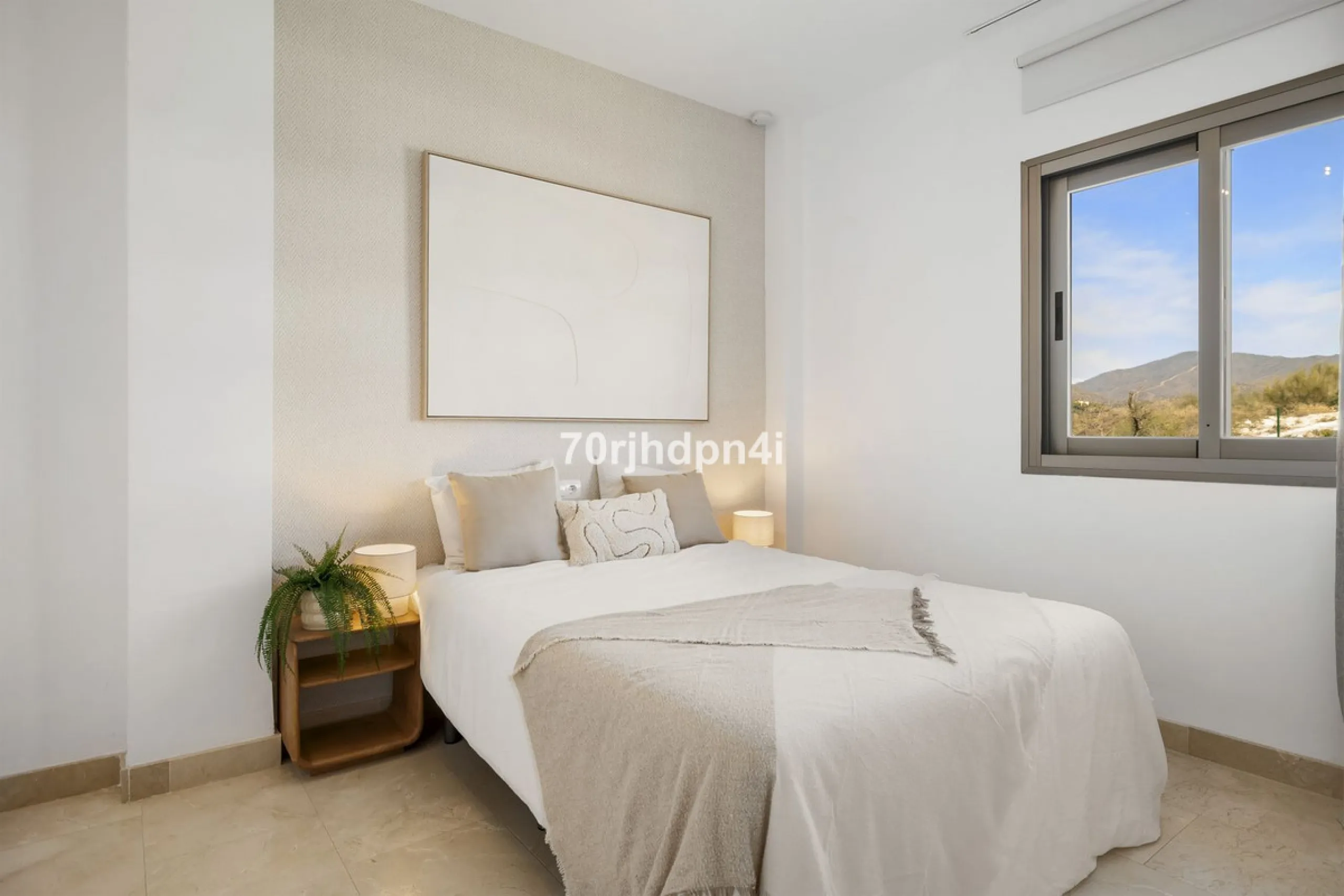 Located in the green and peaceful surroundings of La Resina Golf, this fully renovated penthouse offers a refined combination of space, comfort and open sea views. A property designed for those who want more — more light, more privacy and a higher standar