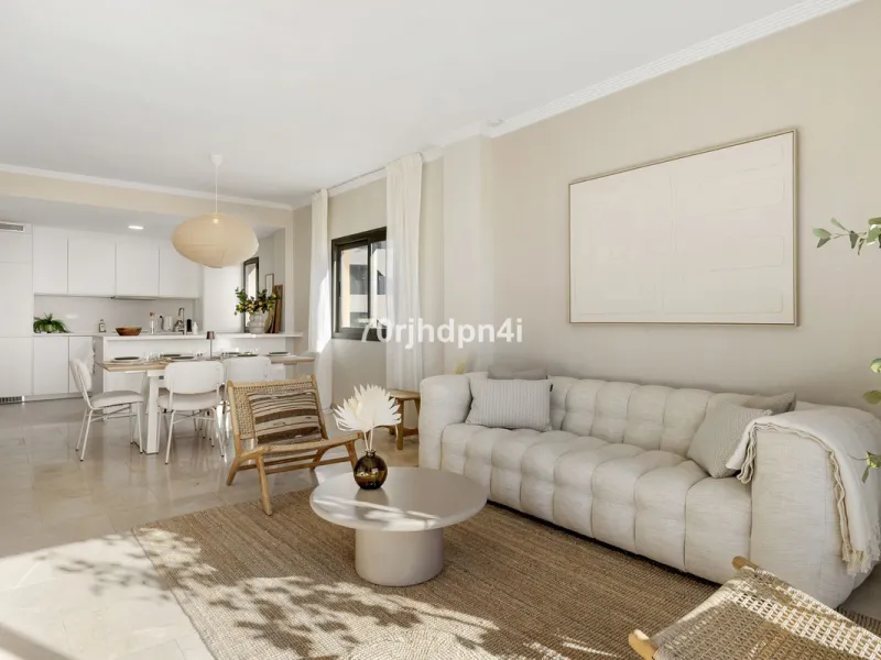Located in the green and peaceful surroundings of La Resina Golf, this fully renovated penthouse offers a refined combination of space, comfort and open sea views. A property designed for those who want more — more light, more privacy and a higher standar