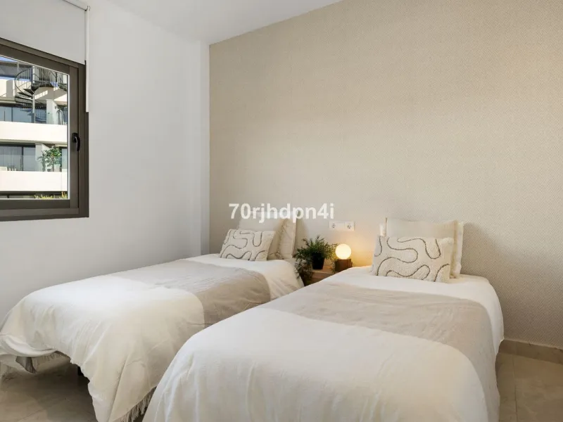 Located in the green and peaceful surroundings of La Resina Golf, this fully renovated penthouse offers a refined combination of space, comfort and open sea views. A property designed for those who want more — more light, more privacy and a higher standar