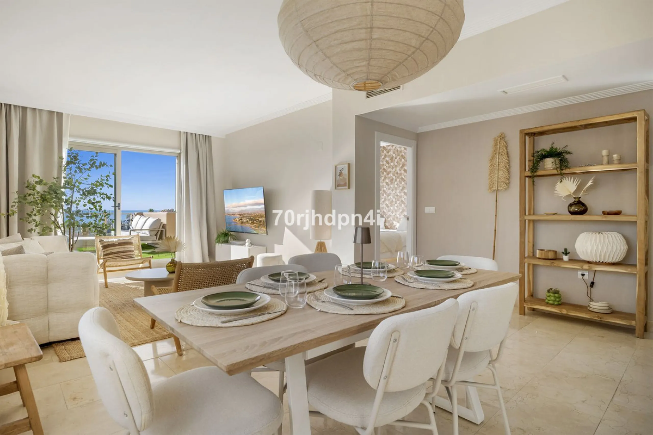 Located in the green and peaceful surroundings of La Resina Golf, this fully renovated penthouse offers a refined combination of space, comfort and open sea views. A property designed for those who want more — more light, more privacy and a higher standar