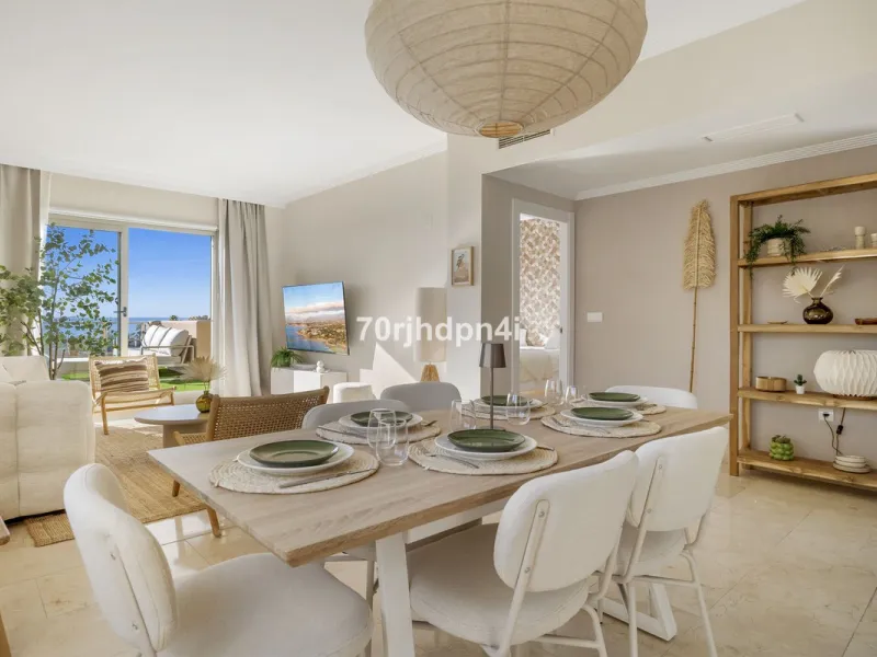 Located in the green and peaceful surroundings of La Resina Golf, this fully renovated penthouse offers a refined combination of space, comfort and open sea views. A property designed for those who want more — more light, more privacy and a higher standar