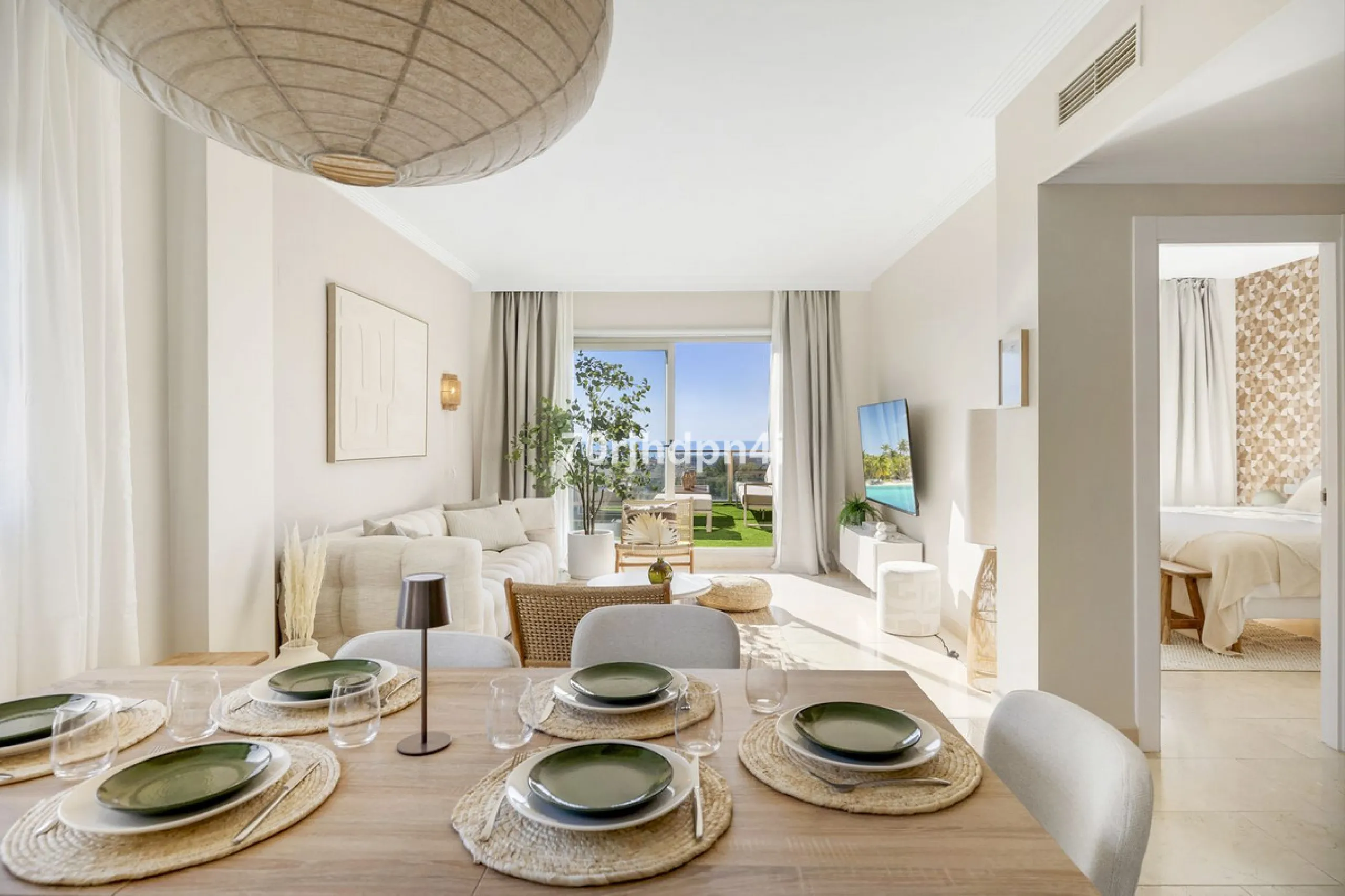Located in the green and peaceful surroundings of La Resina Golf, this fully renovated penthouse offers a refined combination of space, comfort and open sea views. A property designed for those who want more — more light, more privacy and a higher standar