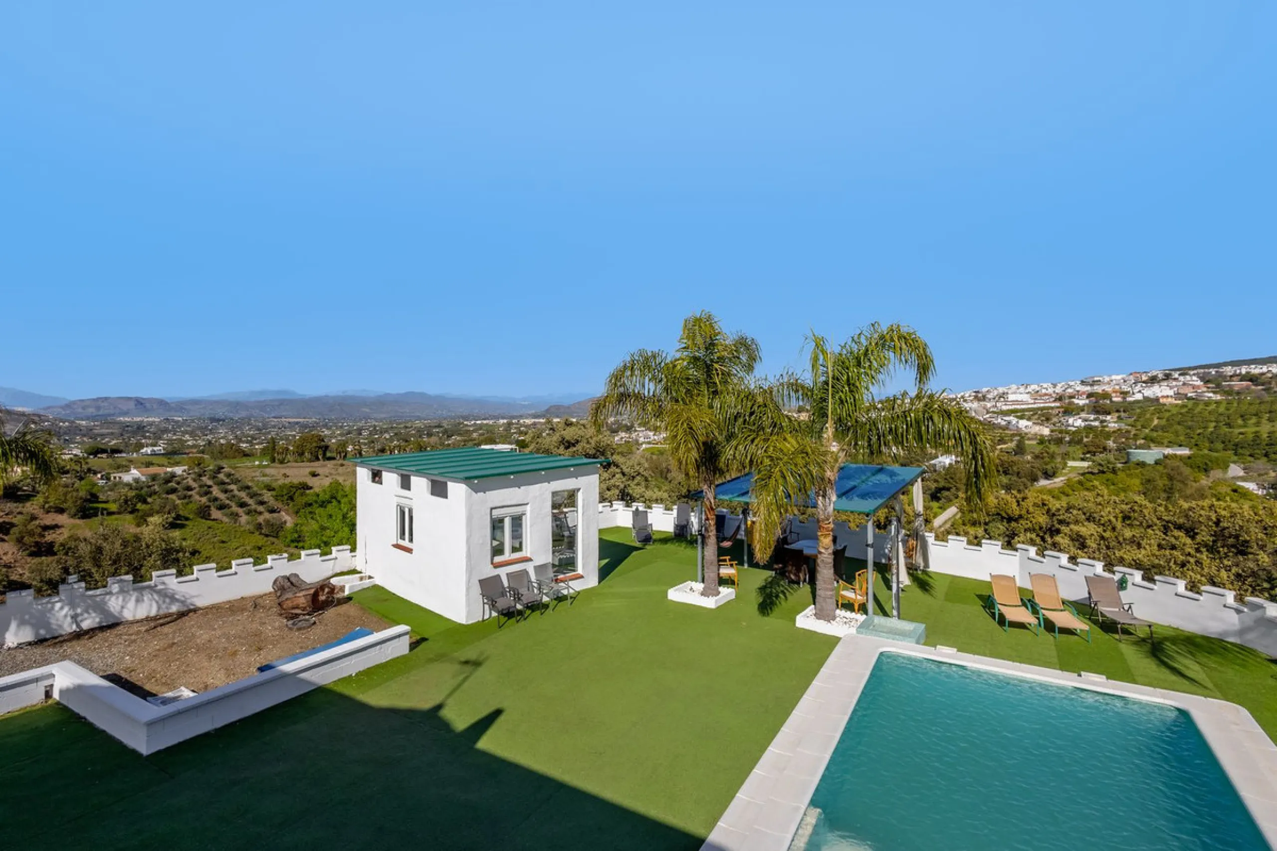 House - Detached Villa в продаже в Alhaurín el Grande, Málaga. В доме 6 спален и 5 ванных комнат. Площадь дома 336 м². Площадь участка 11788 м²