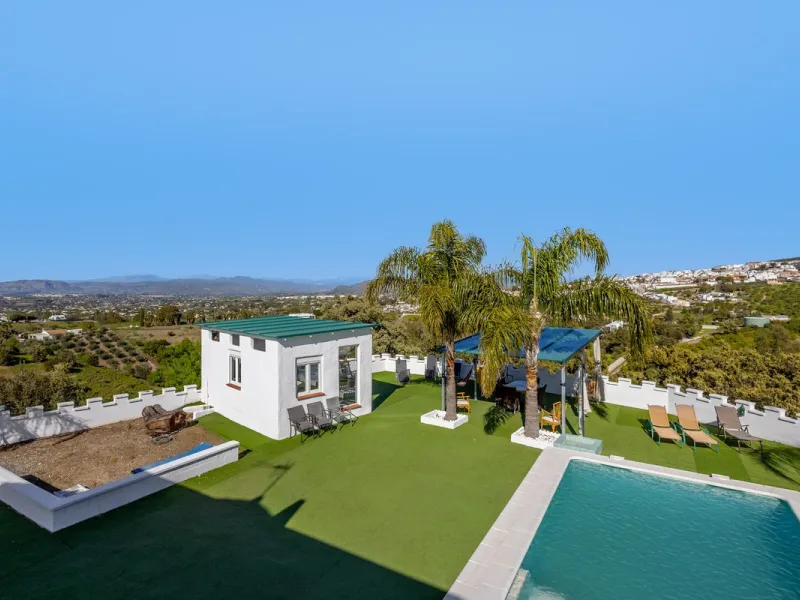 House - Detached Villa в продаже в Alhaurín el Grande, Málaga. В доме 6 спален и 5 ванных комнат. Площадь дома 336 м². Площадь участка 11788 м²