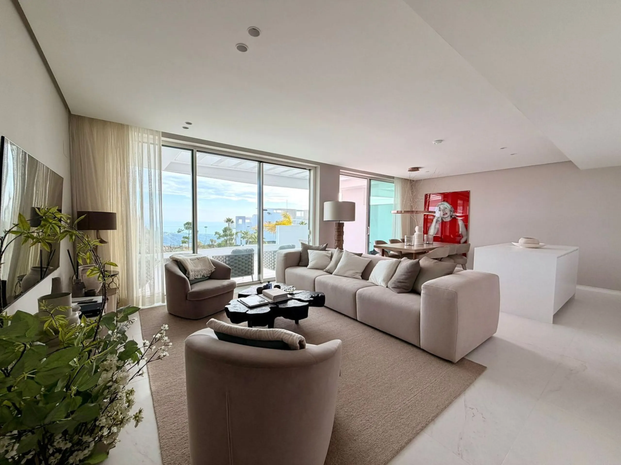 Luxury 2-Bedroom Apartment  with Amazing Sea Views