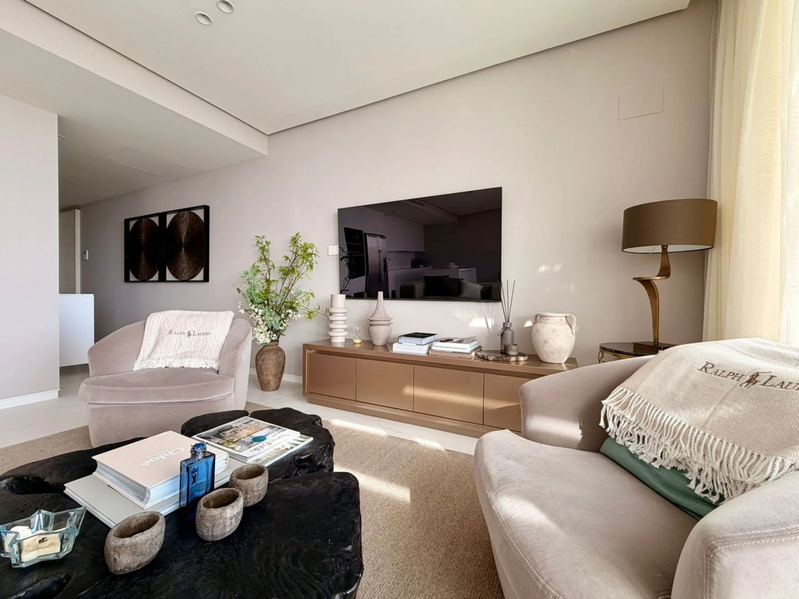 Luxury 2-Bedroom Apartment  with Amazing Sea Views