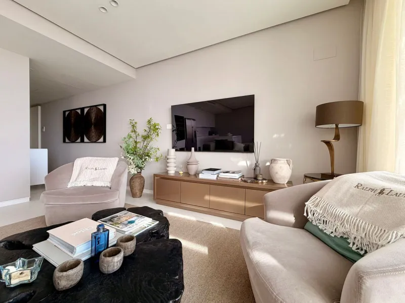 Luxury 2-Bedroom Apartment  with Amazing Sea Views