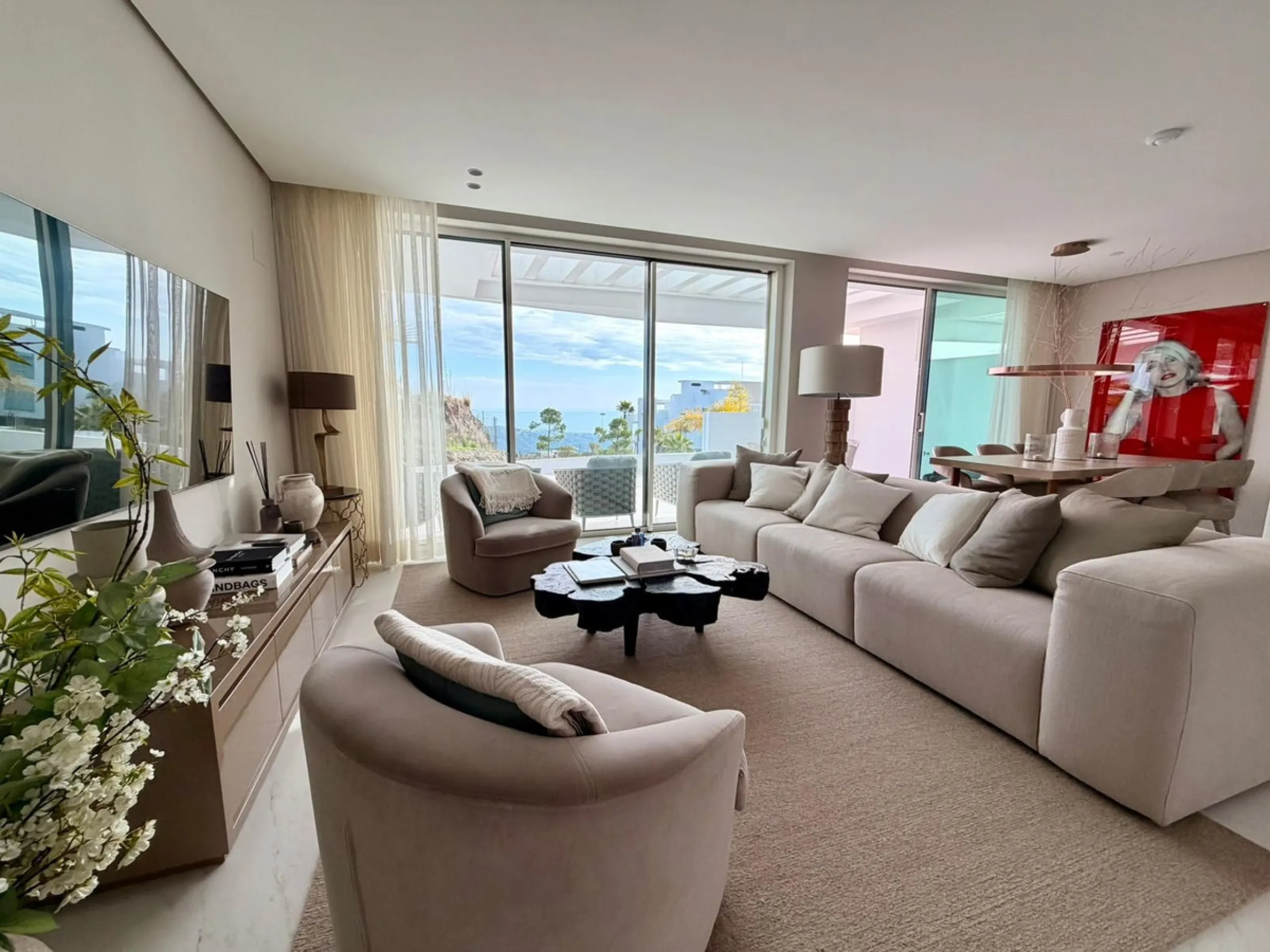 Luxury 2-Bedroom Apartment  with Amazing Sea Views