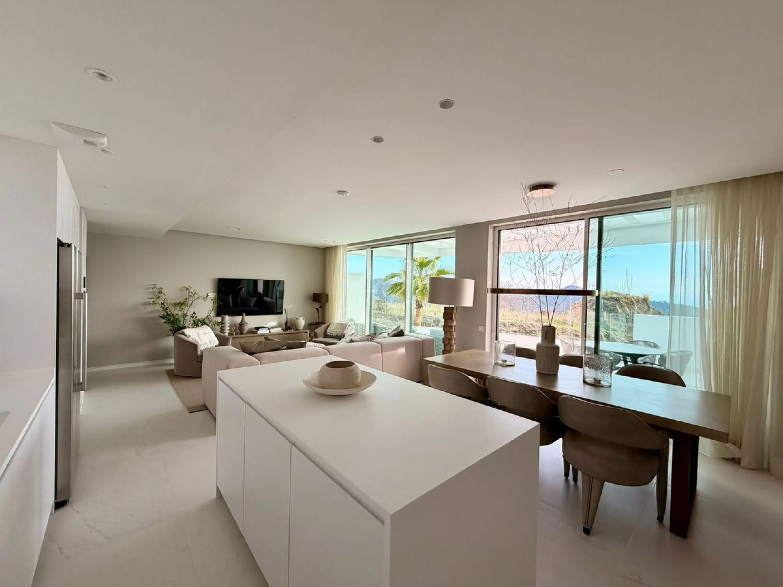Luxury 2-Bedroom Apartment  with Amazing Sea Views