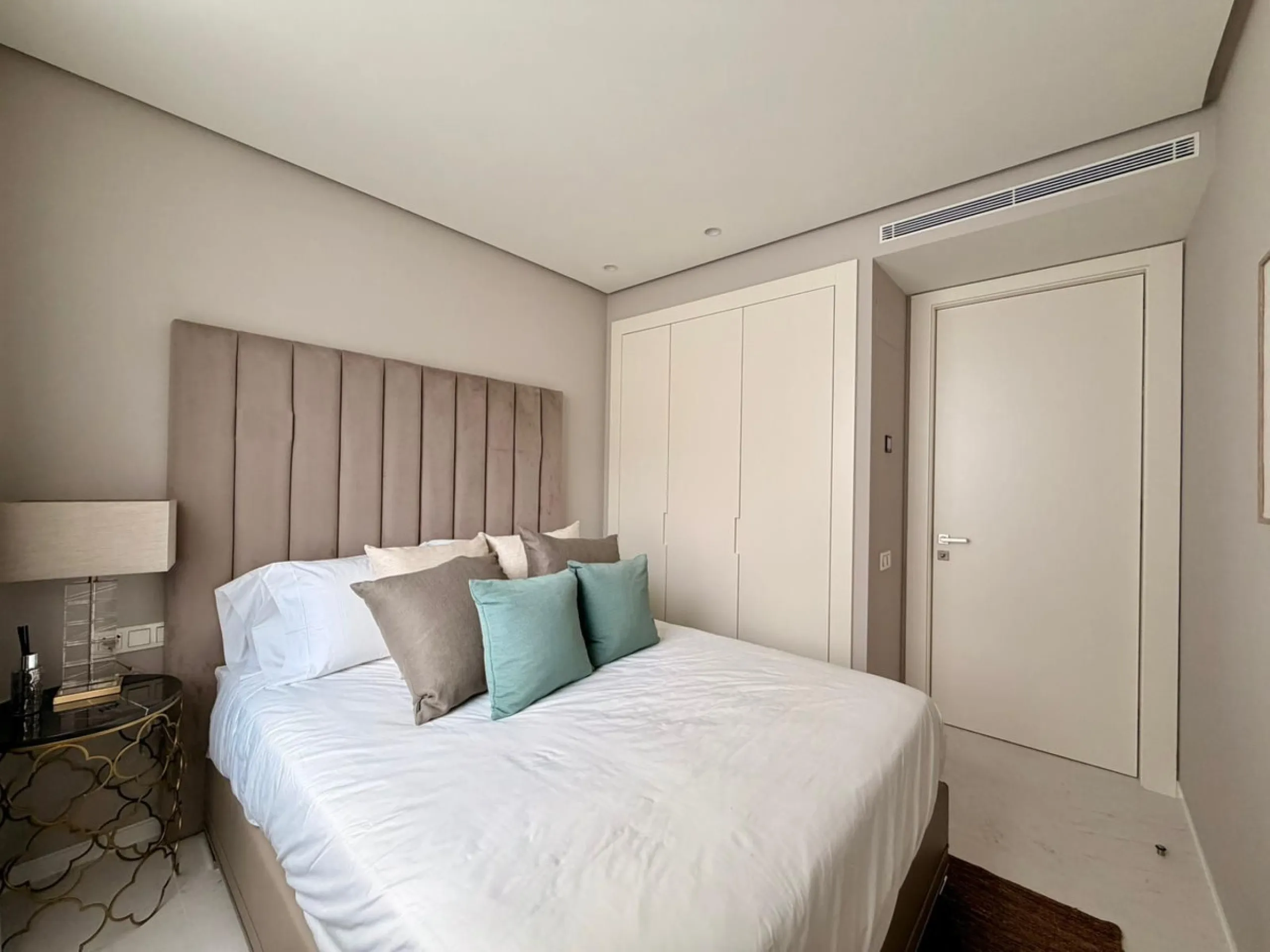 Luxury 2-Bedroom Apartment  with Amazing Sea Views
