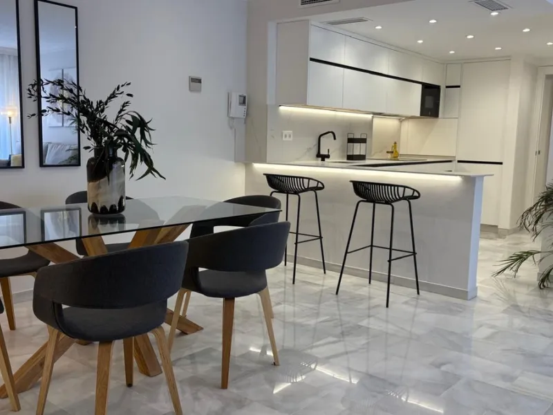 This beautifully renovated middle-floor apartment is located in one of Marbella's most sought-after areas, right in the heart of the center and just steps from the beach. Positioned on the second line of the beachfront near the lighthouse, it offers the p