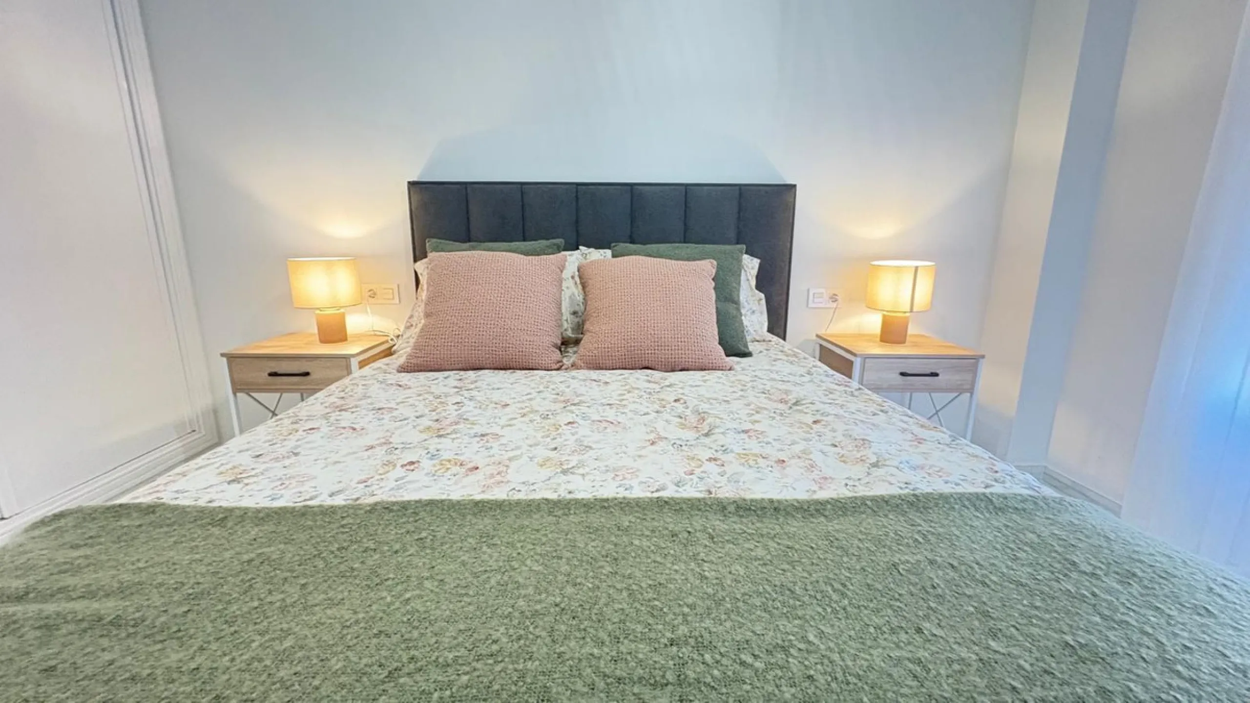 This beautifully renovated middle-floor apartment is located in one of Marbella's most sought-after areas, right in the heart of the center and just steps from the beach. Positioned on the second line of the beachfront near the lighthouse, it offers the p