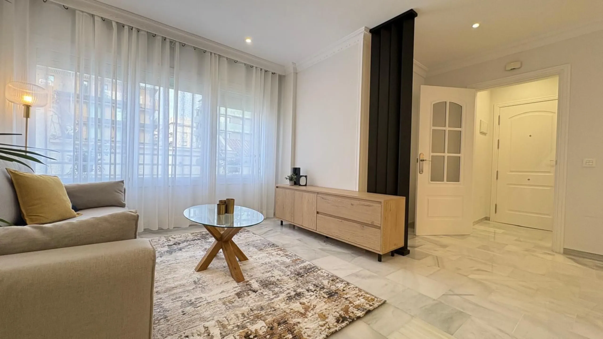 This beautifully renovated middle-floor apartment is located in one of Marbella's most sought-after areas, right in the heart of the center and just steps from the beach. Positioned on the second line of the beachfront near the lighthouse, it offers the p