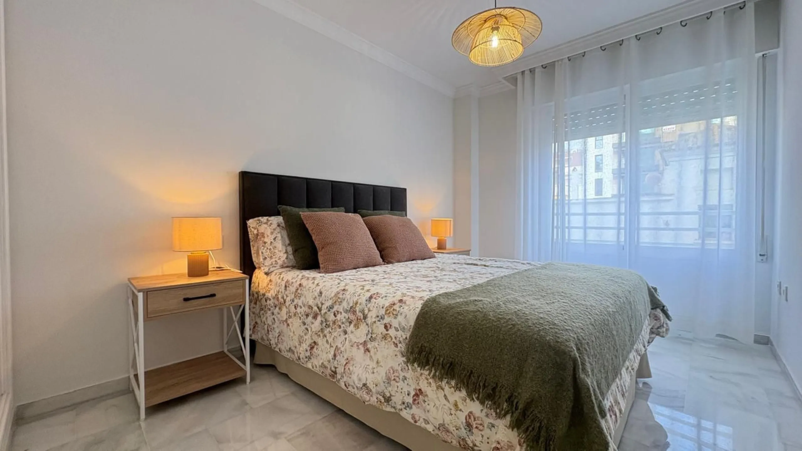 This beautifully renovated middle-floor apartment is located in one of Marbella's most sought-after areas, right in the heart of the center and just steps from the beach. Positioned on the second line of the beachfront near the lighthouse, it offers the p