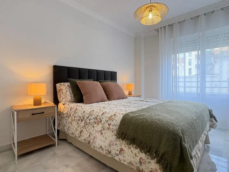This beautifully renovated middle-floor apartment is located in one of Marbella's most sought-after areas, right in the heart of the center and just steps from the beach. Positioned on the second line of the beachfront near the lighthouse, it offers the p