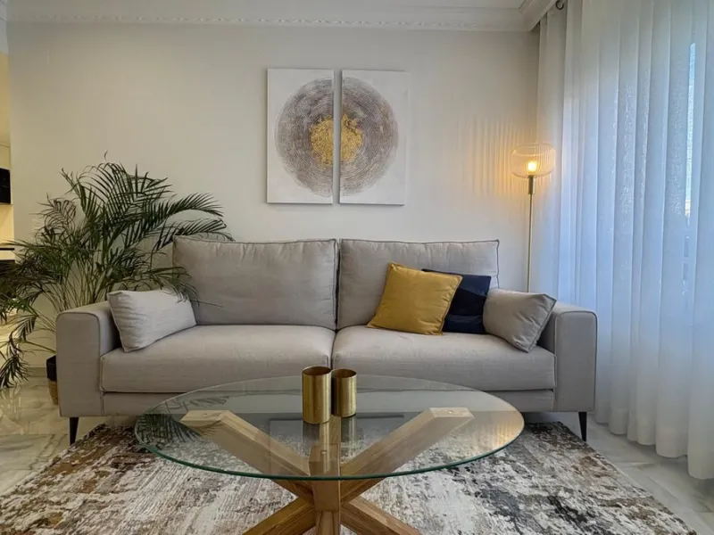 This beautifully renovated middle-floor apartment is located in one of Marbella's most sought-after areas, right in the heart of the center and just steps from the beach. Positioned on the second line of the beachfront near the lighthouse, it offers the p