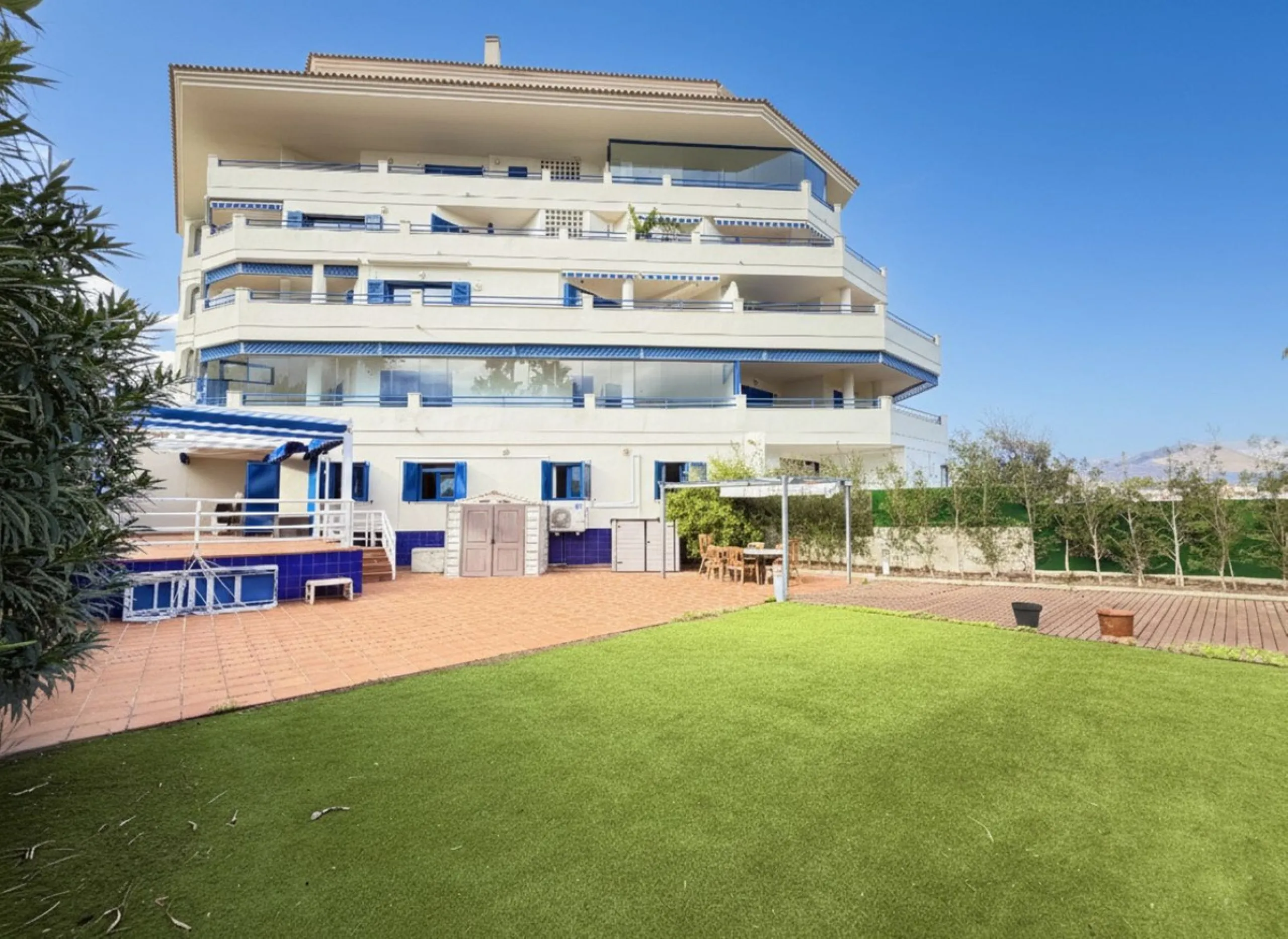 Apartment - Ground Floor Apartment в продаже в Manilva, Málaga. В доме 3 спален и 2 ванных комнат. Площадь дома 115 м². Площадь участка 170 м²