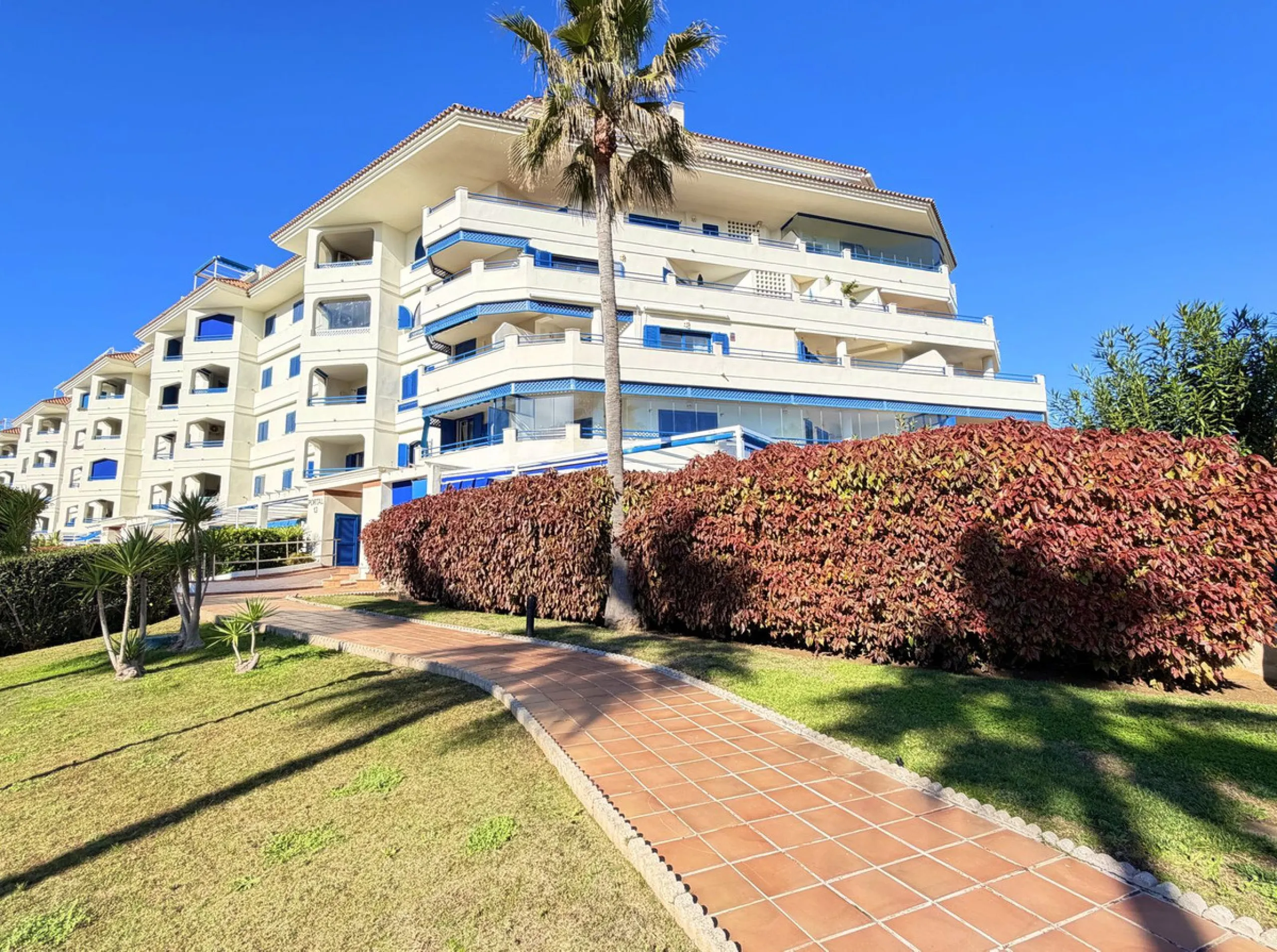 Apartment - Ground Floor Apartment в продаже в Manilva, Málaga. В доме 3 спален и 2 ванных комнат. Площадь дома 115 м². Площадь участка 170 м²