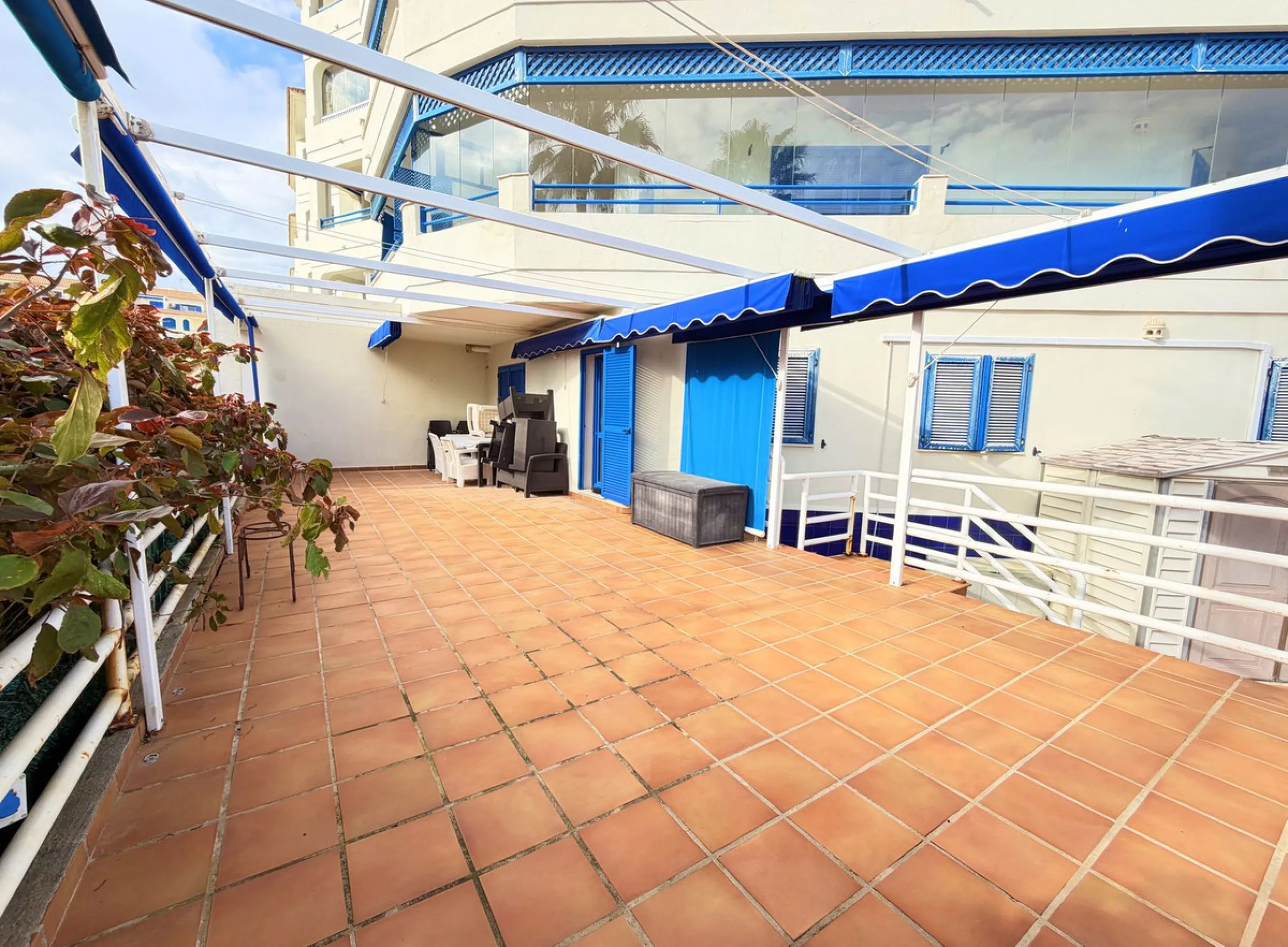Apartment - Ground Floor Apartment в продаже в Manilva, Málaga. В доме 3 спален и 2 ванных комнат. Площадь дома 115 м². Площадь участка 170 м²