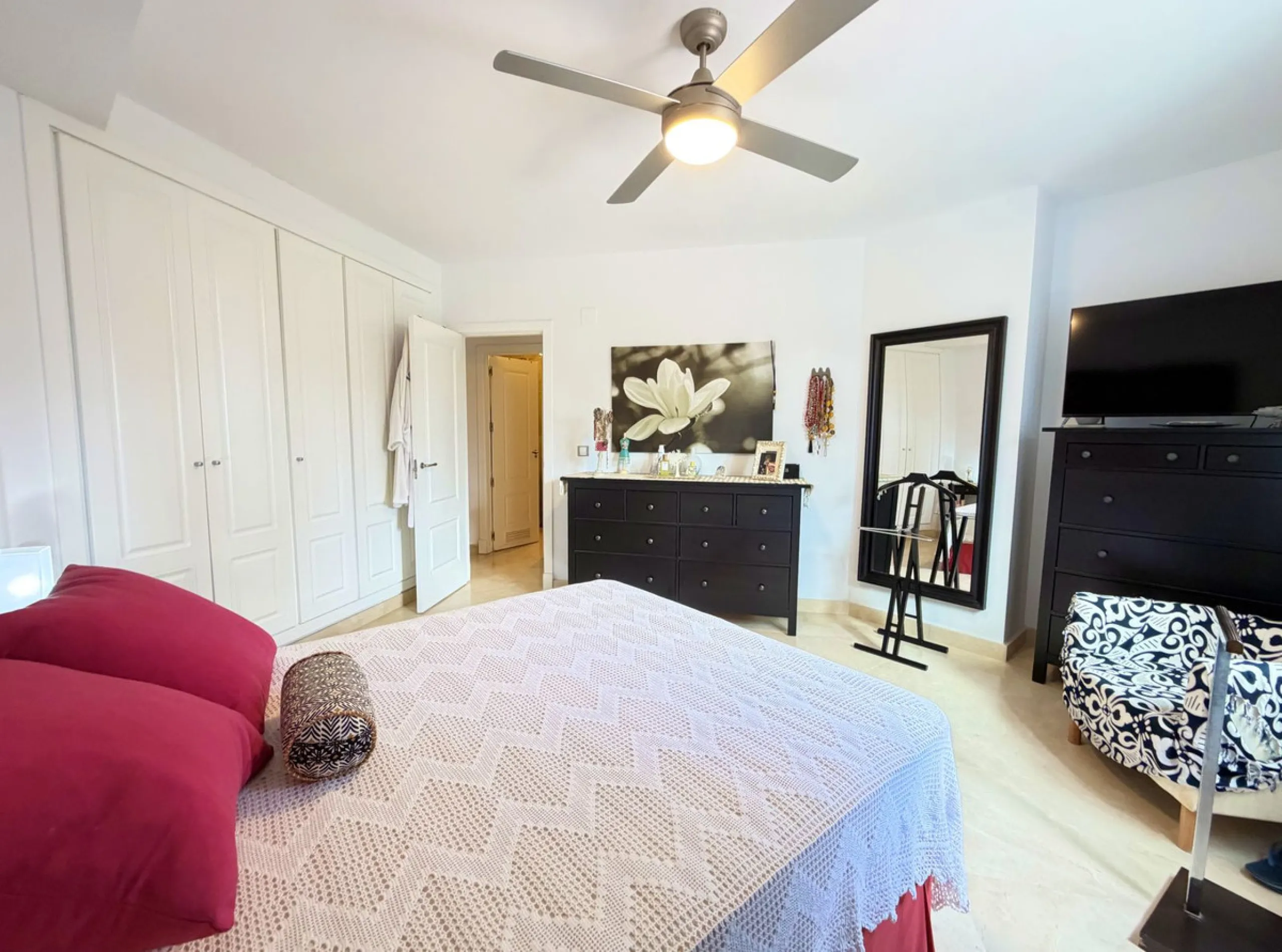 Apartment - Ground Floor Apartment в продаже в Manilva, Málaga. В доме 3 спален и 2 ванных комнат. Площадь дома 115 м². Площадь участка 170 м²