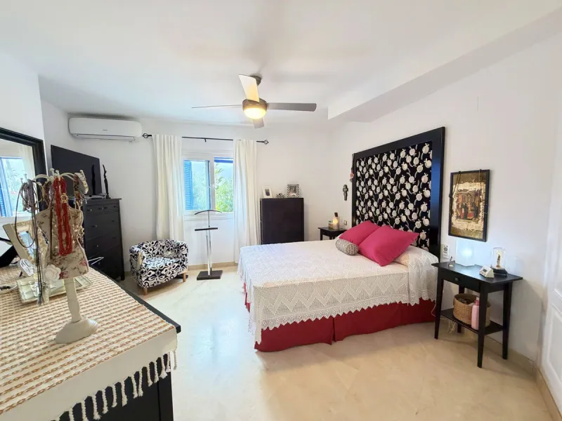 Apartment - Ground Floor Apartment в продаже в Manilva, Málaga. В доме 3 спален и 2 ванных комнат. Площадь дома 115 м². Площадь участка 170 м²