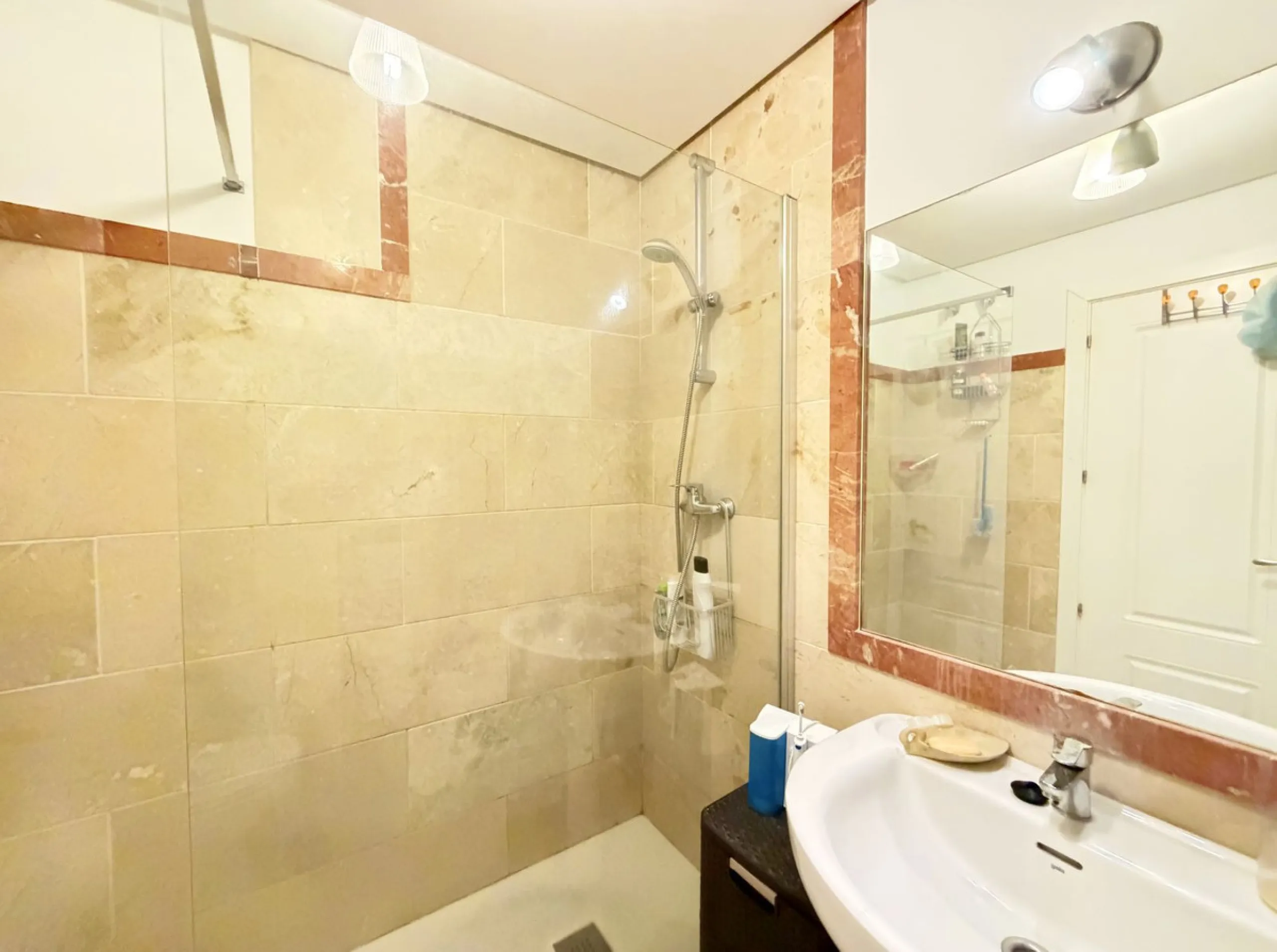 Apartment - Ground Floor Apartment в продаже в Manilva, Málaga. В доме 3 спален и 2 ванных комнат. Площадь дома 115 м². Площадь участка 170 м²