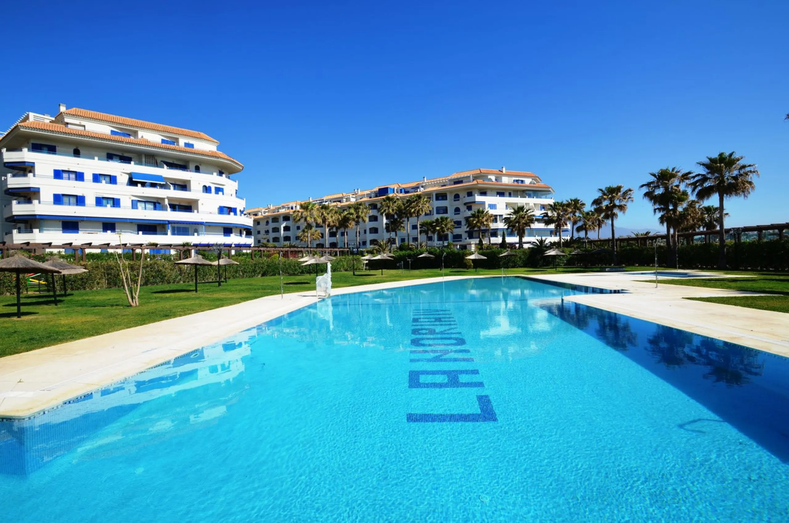 Apartment - Ground Floor Apartment в продаже в Manilva, Málaga. В доме 3 спален и 2 ванных комнат. Площадь дома 115 м². Площадь участка 170 м²