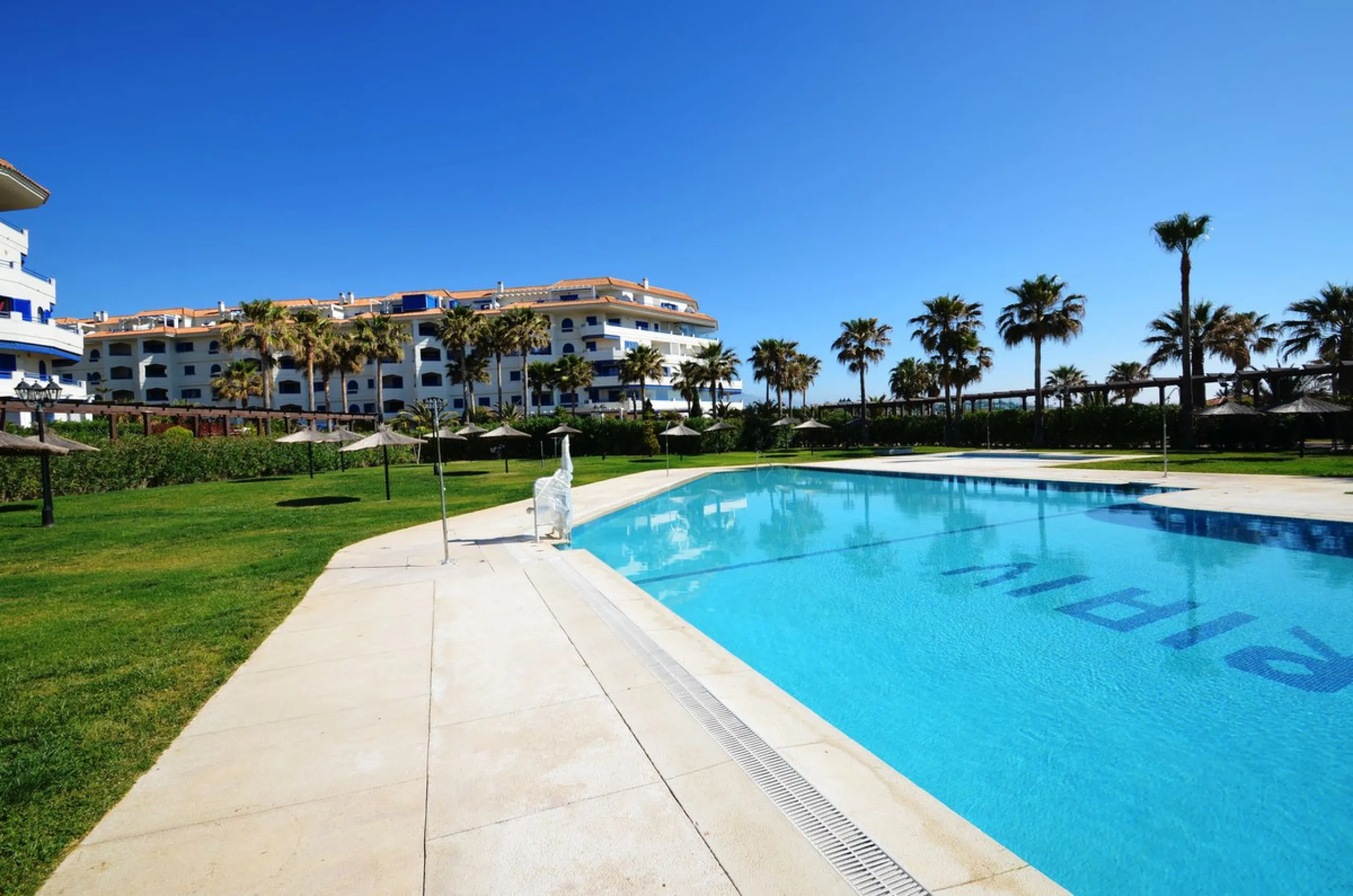 Apartment - Ground Floor Apartment в продаже в Manilva, Málaga. В доме 3 спален и 2 ванных комнат. Площадь дома 115 м². Площадь участка 170 м²