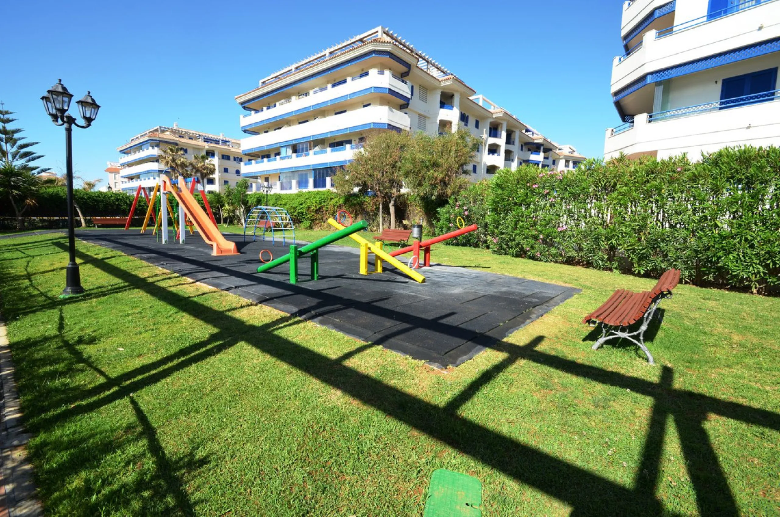 Apartment - Ground Floor Apartment в продаже в Manilva, Málaga. В доме 3 спален и 2 ванных комнат. Площадь дома 115 м². Площадь участка 170 м²